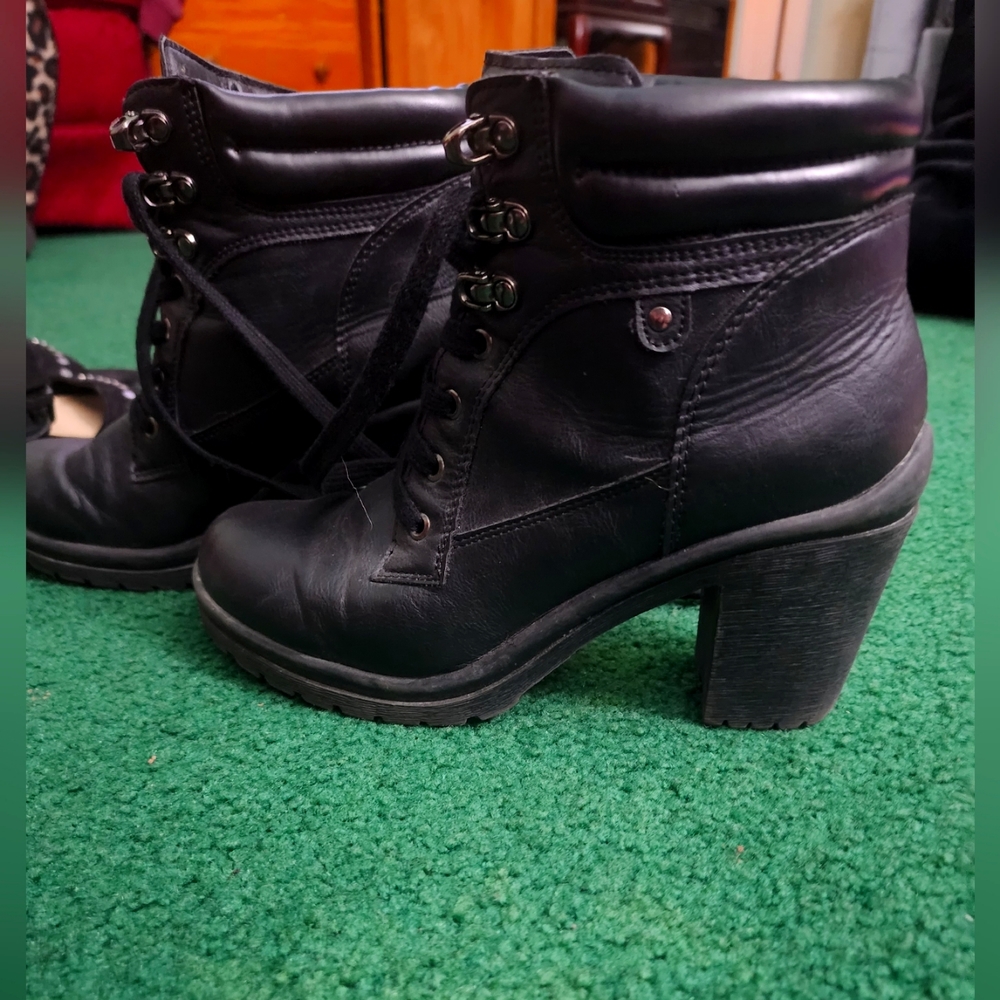 Combat boots size 9